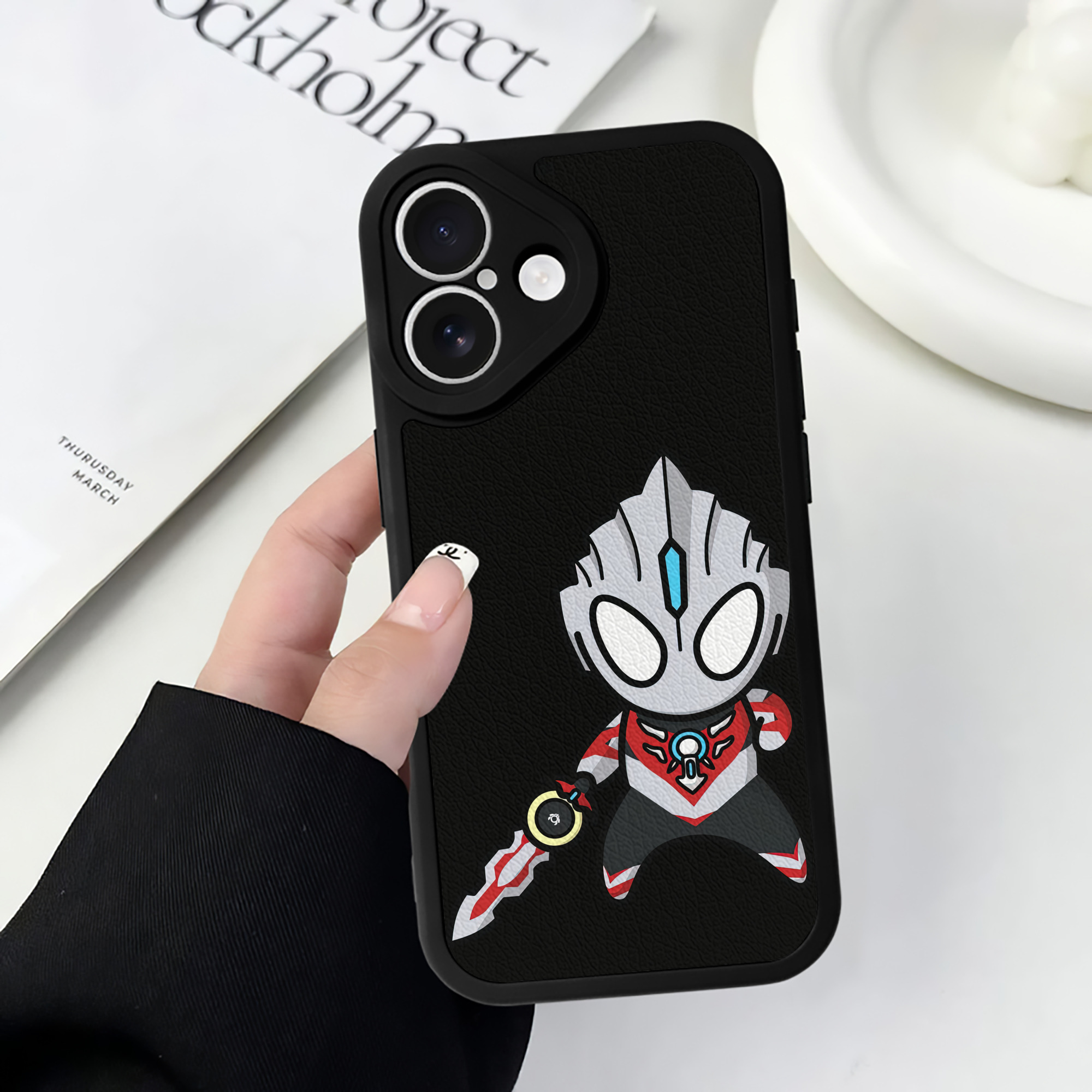 （画像用） ウルトラマン Ultraman 【iPhone 16シリーズ対応】シリコンスマホケース（レザー調） 材質：シリコン